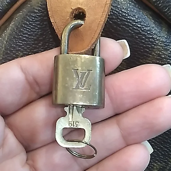 LOUIS Vuitton Speedy 40 In Excellent Condition - Picture 17 of 17